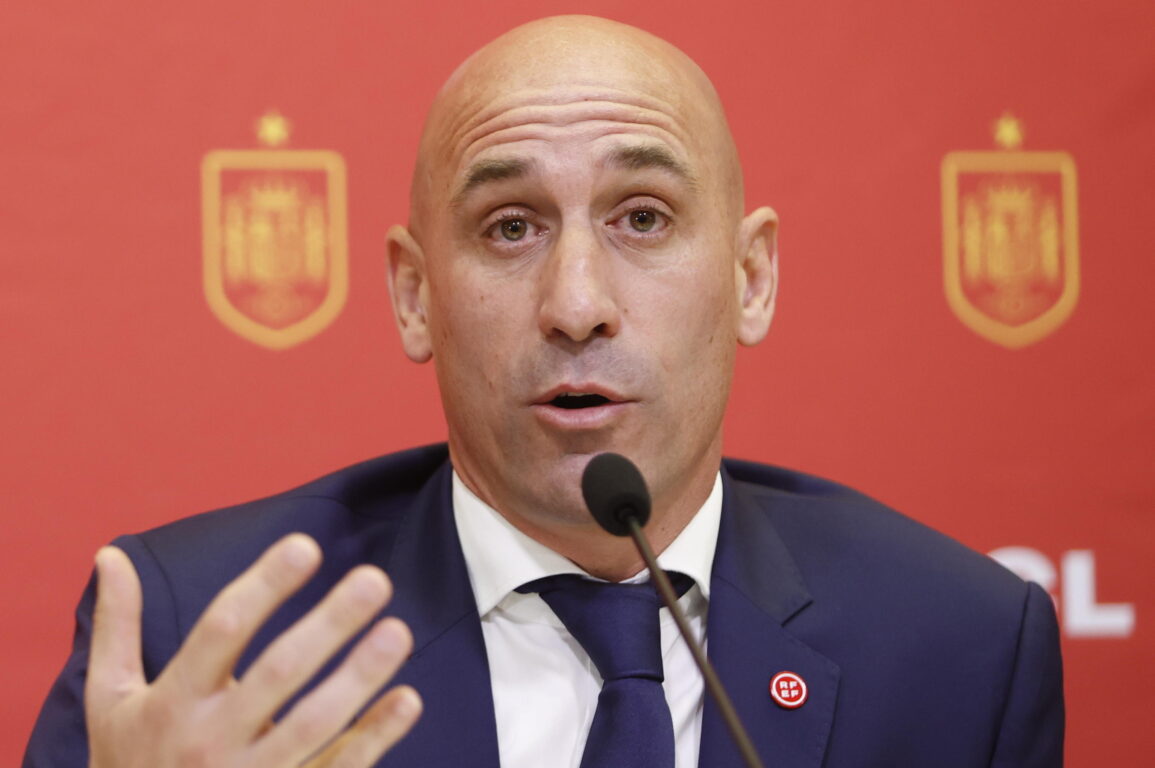 Luis Rubiales Pronto A Gettare La Spugna Dopo Le Polemiche Per Il Bacio