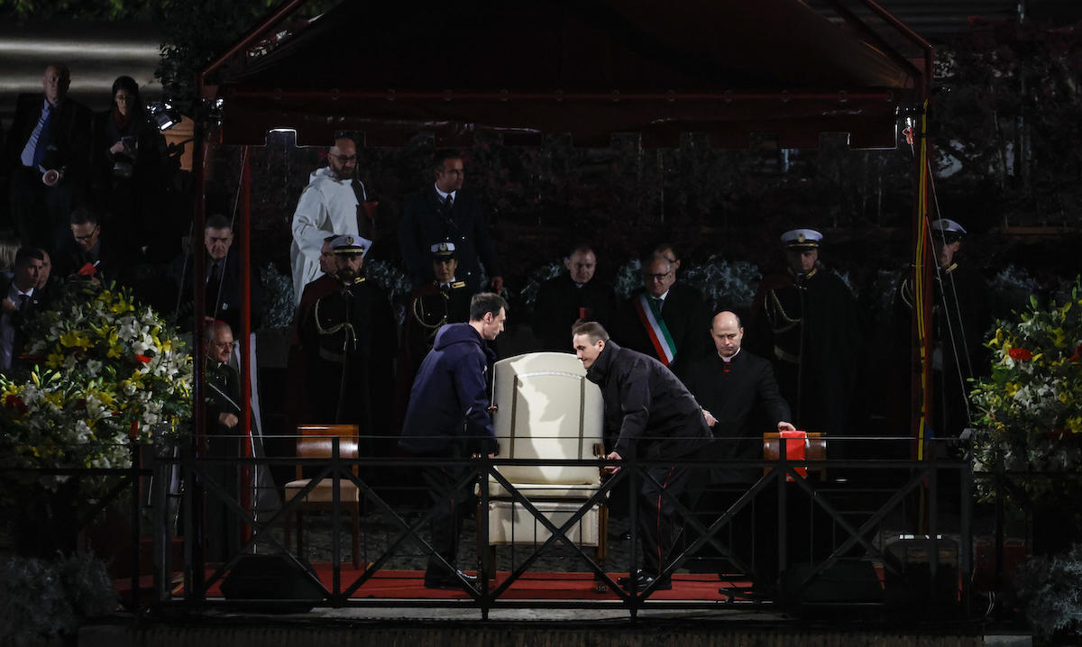 Papa Francesco Presiede La Veglia Di Pasqua A San Pietro Gli Aneliti