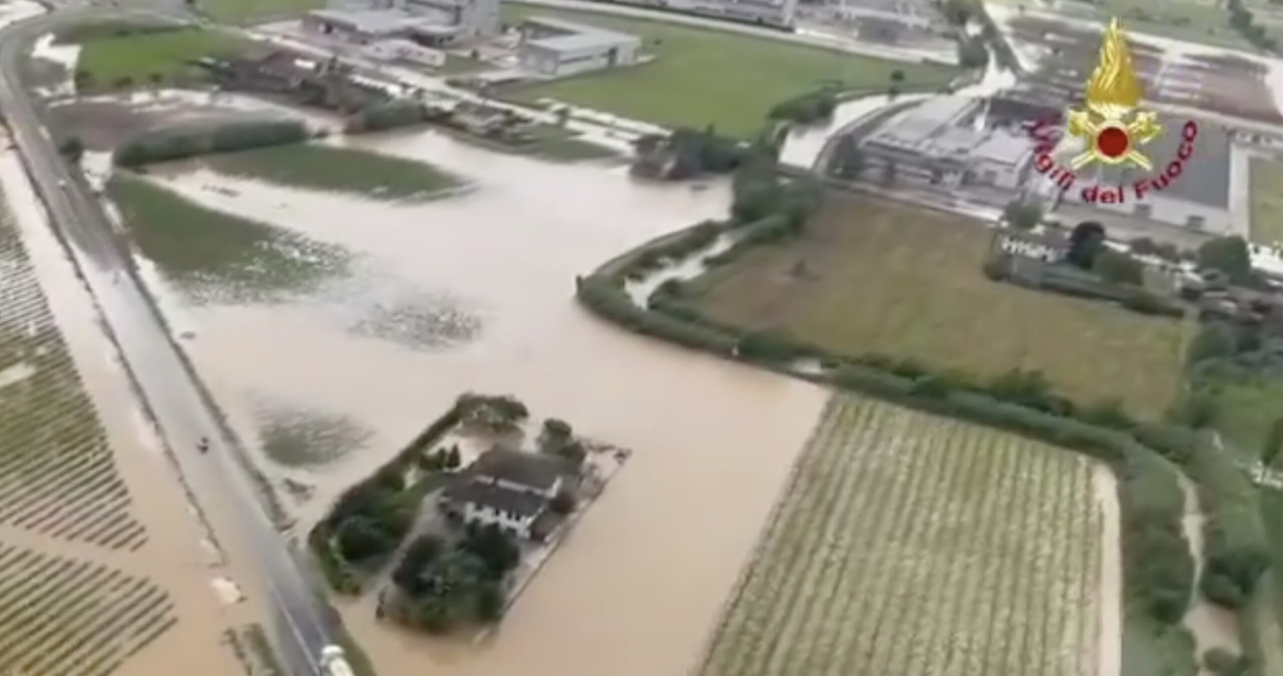 Allagamenti In Veneto Crolla Un Ponte Nel Vicentino Allerta Rossa