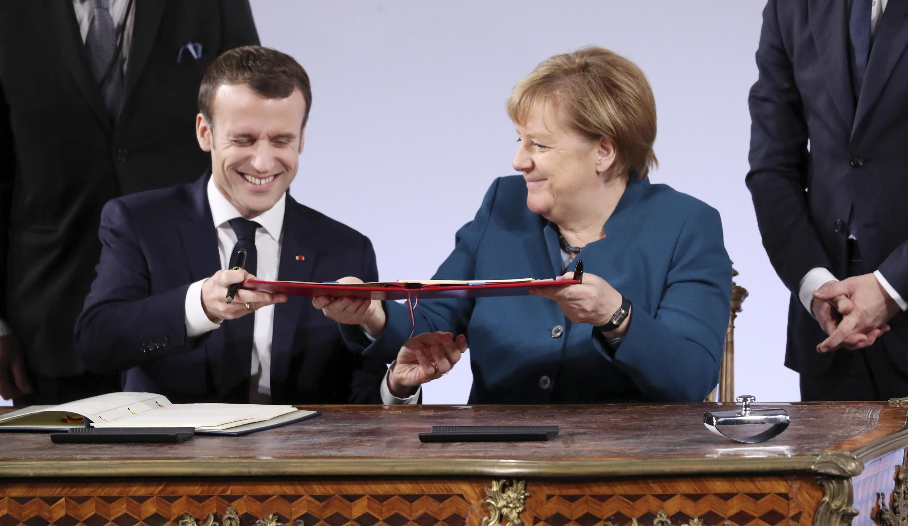 Angela Merkel a Davos dopo l'accordo con la Francia per una nuova Europa foto 1