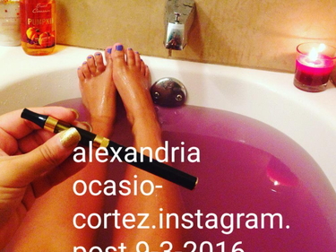 La bufala sul nudo di Alexandria Ocasio-Cortez foto 1
