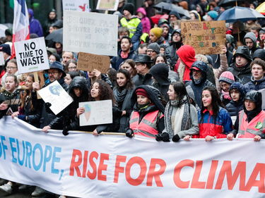 In migliaia in marcia per il clima a Bruxelles - Il video foto 2