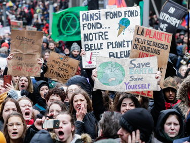 In migliaia in marcia per il clima a Bruxelles - Il video foto 1
