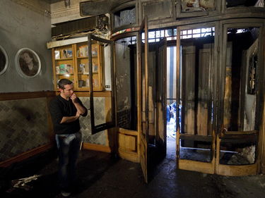 Napoli, bomba contro la pizzeria Sorbillo: «Un attacco alla legalità e alla Napoli che ci crede» foto 1