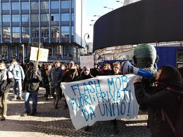 Gli studenti di Torino protestano contro i fast food all'università foto 2