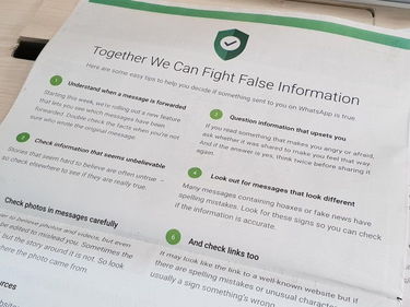 Whatsapp contro le fake news, ora i messaggi si inoltrano solo a cinque contatti foto 1