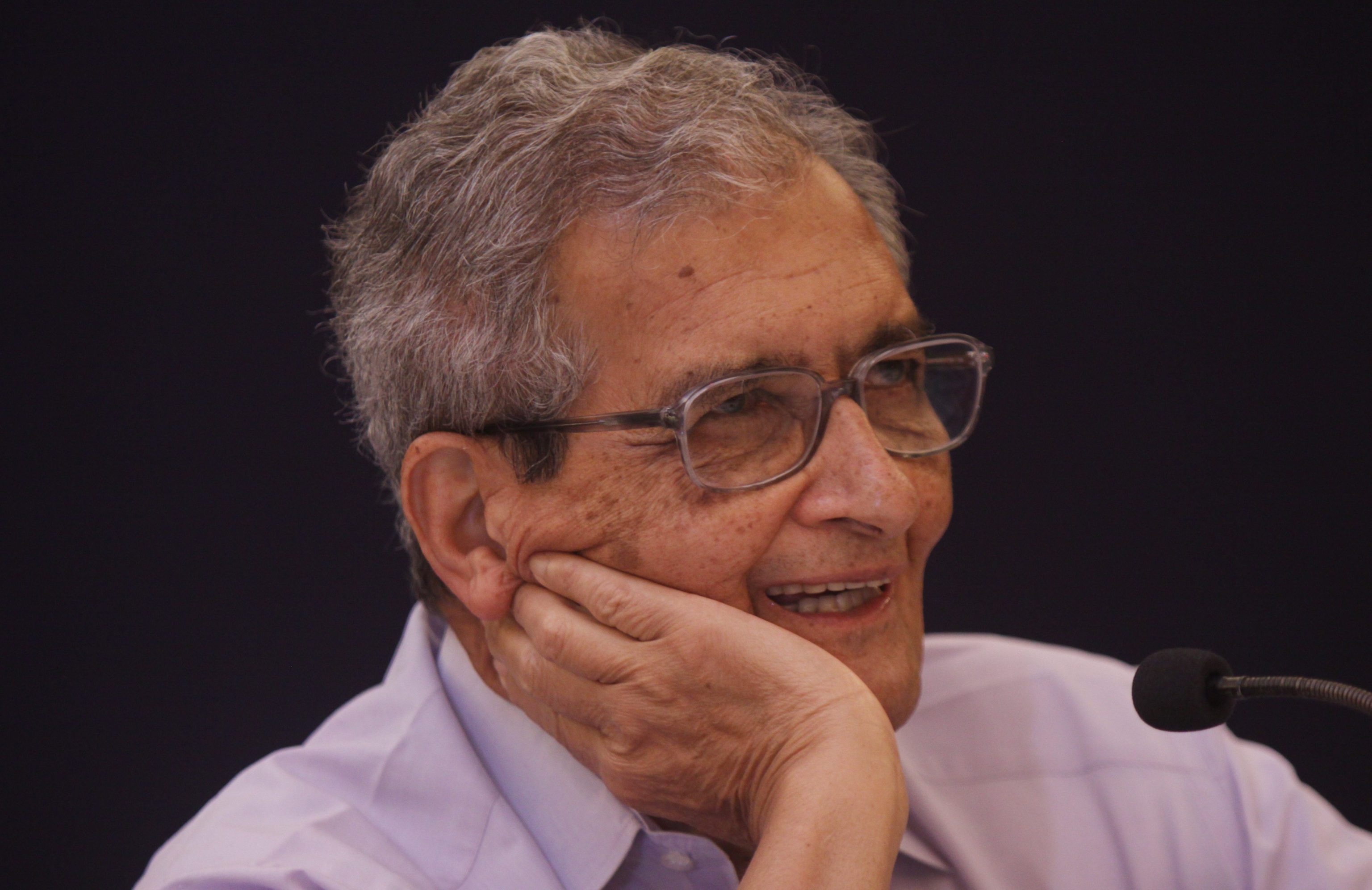 epa02271506 Economist, Nobel Laureate and President of the Nalanda Mentors Group, Amartya Sen addresses a press conference in New Delhi, India on 03 August 2010. According to media reports the Union Cabinet of the Government of India on 08 July 2010 gave its approval for the presentation of the Nalanda University Bill 2010. The government of Bihar has already acquired about 500 acres of land in Rajgir (in the vicinity of the original ancient Nalanda University) and another 500 acres is scheduled to be acquired for the proposed university.  EPA/ANINDITO MUKHERJEE