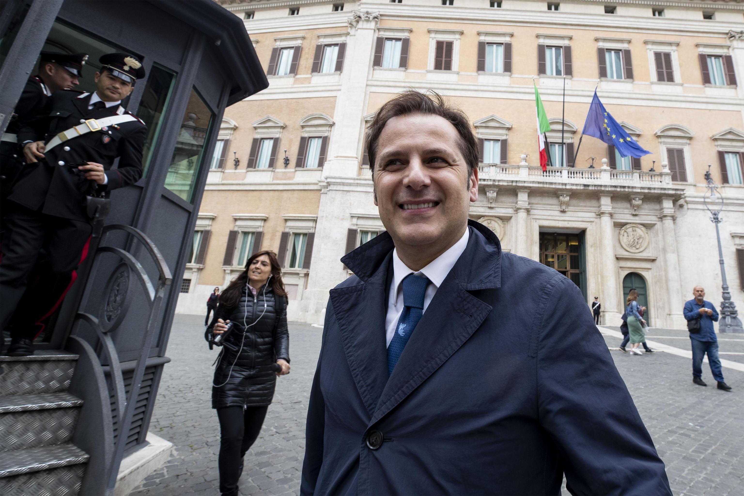 L'ex sottosegretario Armando Siri lascia Montecitorio al termine dell'assemblea dei parlamentari leghisti. Roma, 29 maggio 2019
ANSA/MASSIMO PERCOSSI