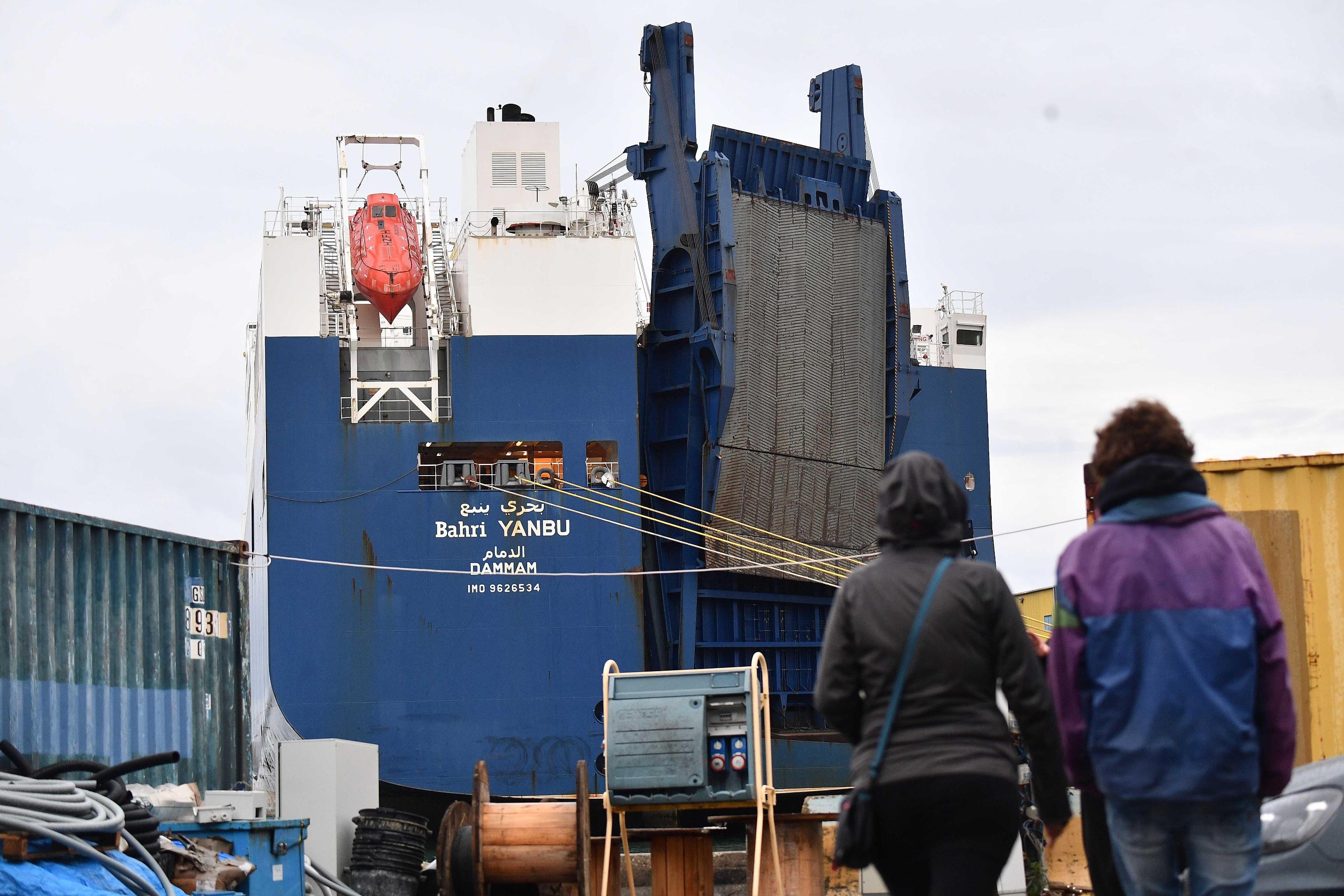 La Bahri Yambu attracca in porto Genova