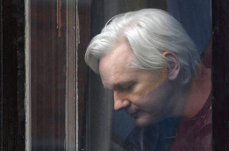 L’apertura inaspettata di Biden su Julian Assange: «Lasciar cadere le accuse? Ci stiamo pensando»