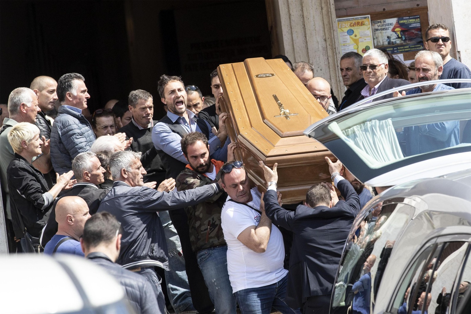 funerali papà violento