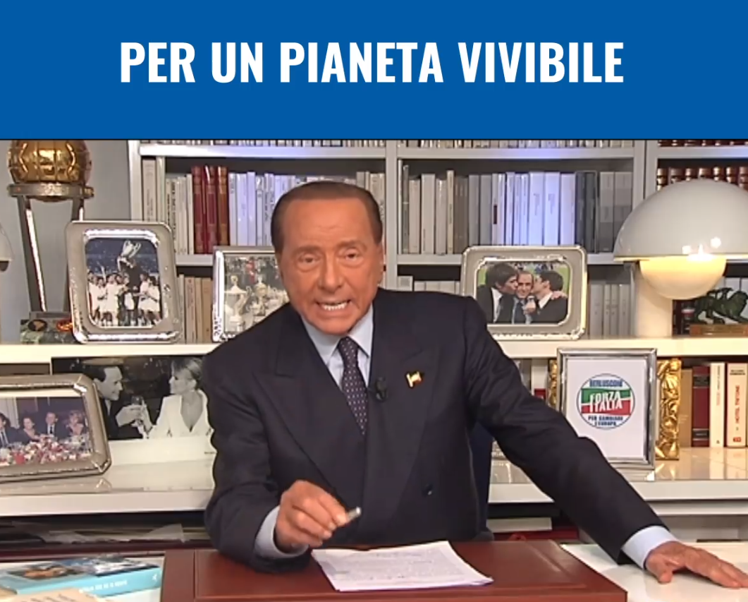 Un frame del video pubblicato sulla pagina Facebook di Silvio Berlusconi