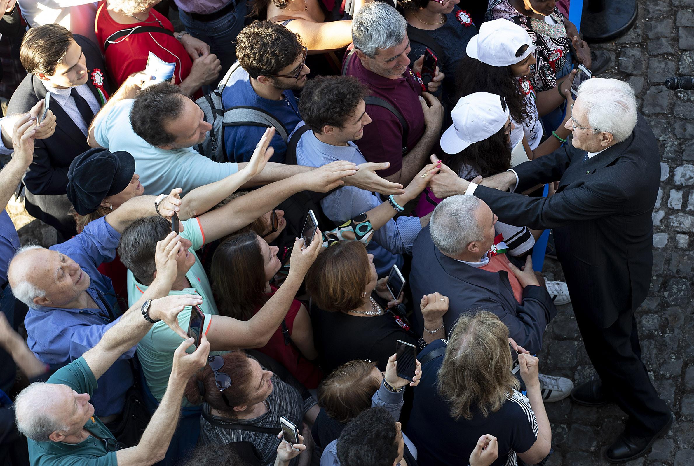 Il Presidente della Repubblica Sergio Mattarella in occasione dell'apertura al pubblico dei Giardini del palazzo del Quirinale a Roma, 2 giugno 2019.
ANSA/Paolo Giandotti - Ufficio per la Stampa e la Comunicazione della Presidenza della Repubblica EDITORIAL USE ONLY NO SALES
