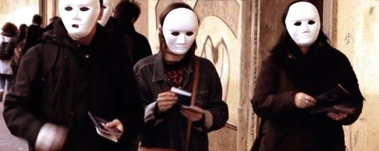 Le maschere bianche contro i «Padroni di me***»: a Bologna i blitz contro  molestie e sfruttamento - Open