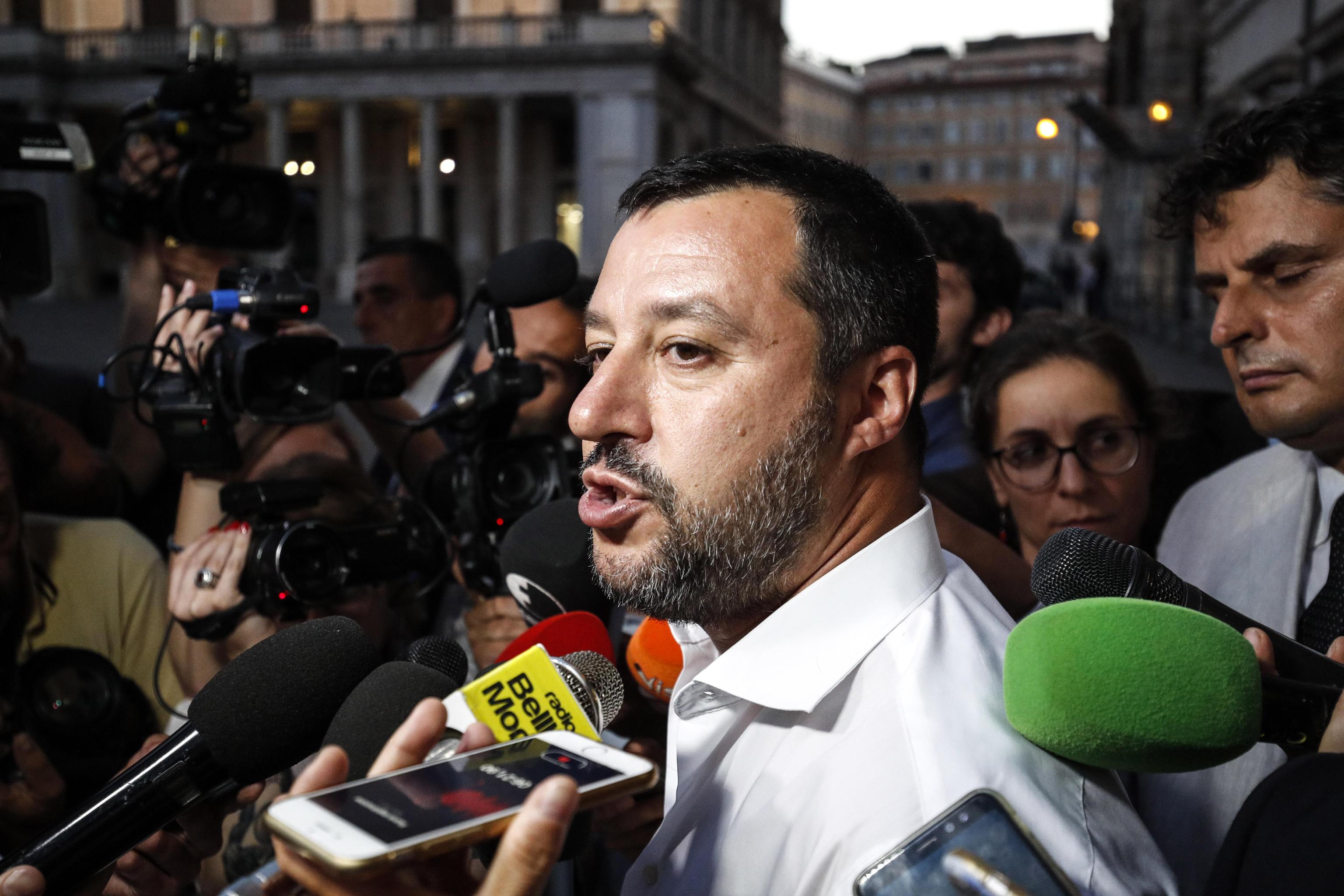 il vice premier e ministro dell'Interno Matteo Salvini fuori Palazzo Chigi al termine del vertice sul tema dei migranti, Roma 10 luglio 2019. ANSA/GIUSEPPE LAMI