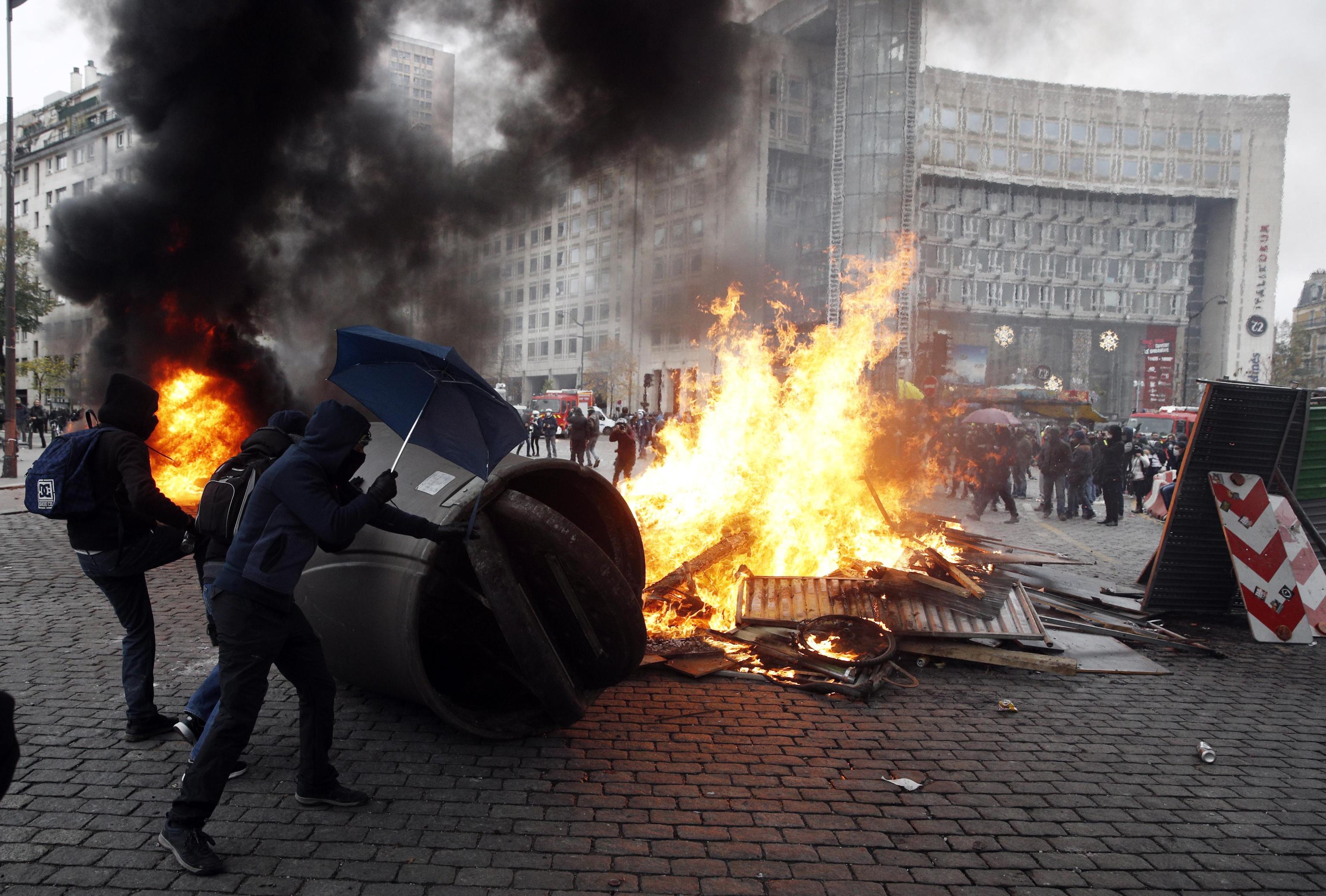 Конфликт франции. Погромы желтых жилетов во Франции. Митинги в Париже.