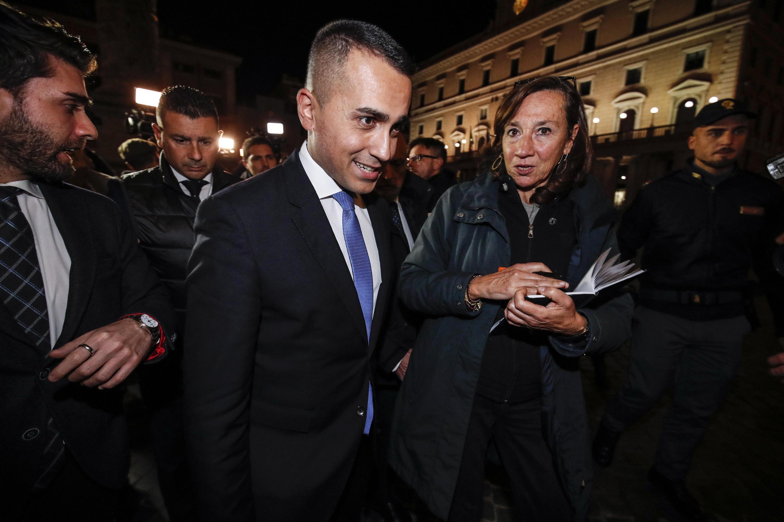 Il ministro degli Esteri e capo politico del M5S, Luigi Di Maio, rilascia dichiarazioni ai giornalisti all'esterno di Palazzo Chigi, Roma, 21 novembre 2019. 
ANSA/GIUSEPPE LAMI