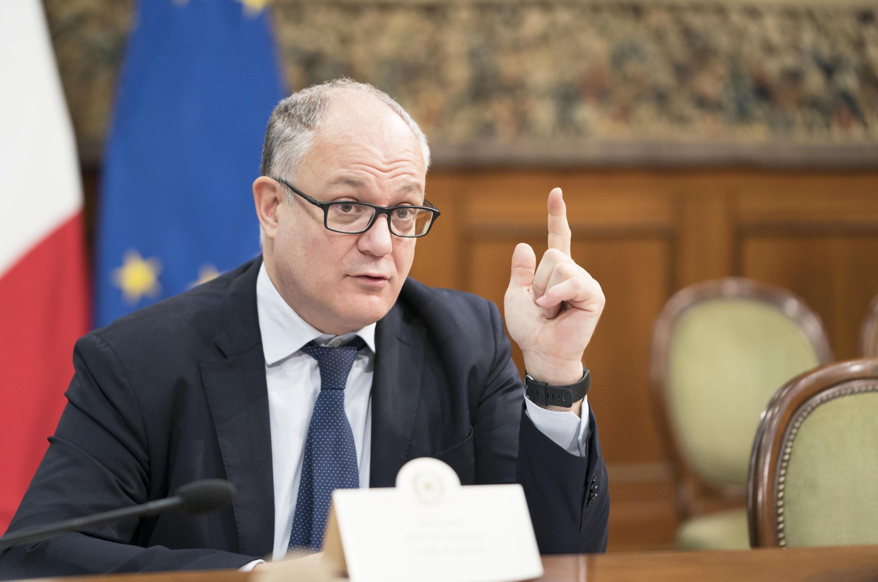 Il ministro dell'Economia, Roberto Gualtieri, ha partecipato con il Premier, Giuseppe Conte, all'incontro a Palazzo Chigi con una delegazione dell'Anci guidata dal sindaco di Bari, Antonio Decaro, Roma, 27 novembre 2019. ANSA/FILIPPO ATTILI/US PALAZZO CHIGI ++ NO SALES, EDITORIAL USE ONLY ++