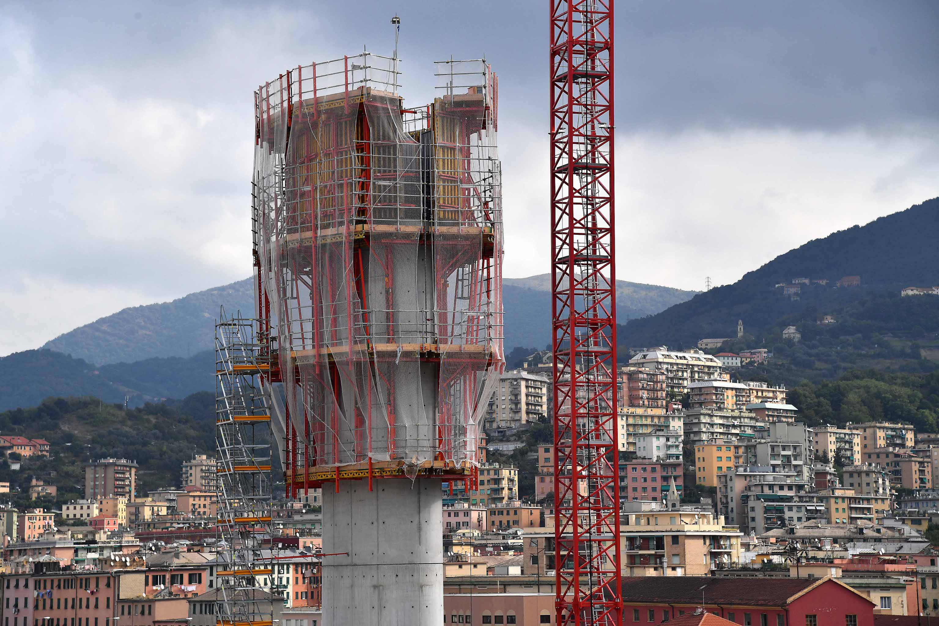 Una veduta dall?alto del cantiere del nuovo ponte di Genova, per vedere l?avanzamento dei lavori. Il nuovo ponte e? in costruzione nella stessa zona dove era ponte Morandi. Genova, 18 settembre 2019. 
ANSA/LUCA ZENNARO