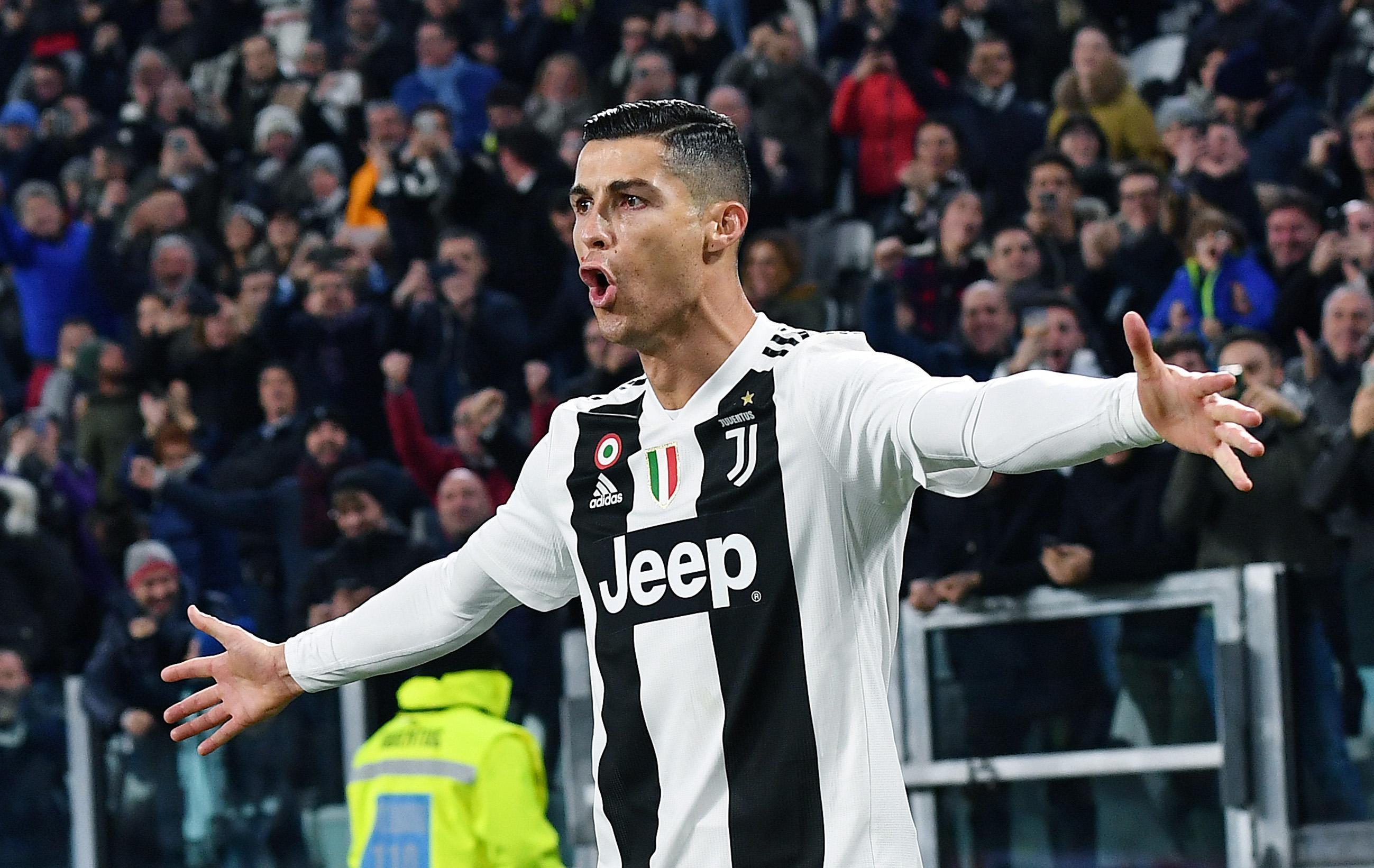 «Cristiano ha firmato», spunta la chat dei dirigenti della Juve sulla “carta Ronaldo”