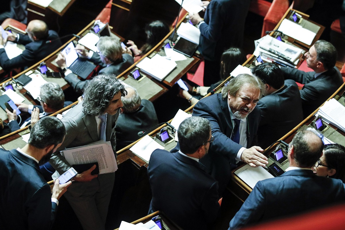 Capanello M5S con Mario MIchele Giarrusso (c) in Senato durante comunicazioni del presidente del Consiglio Giuseppe Conte in vista del Consiglio europeo, Roma 11 dicembre 2019. ANSA/GIUSEPPE LAMI