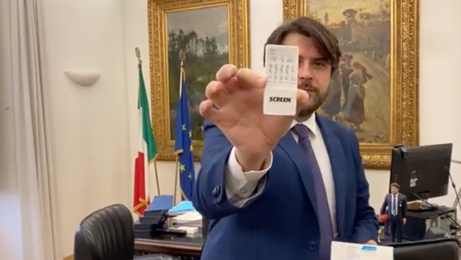 Buffagni lo ha fatto davvero: mostra il suo test anti-droga. E rilancia la sfida: «Ora tutti i parlamentari…» – Video