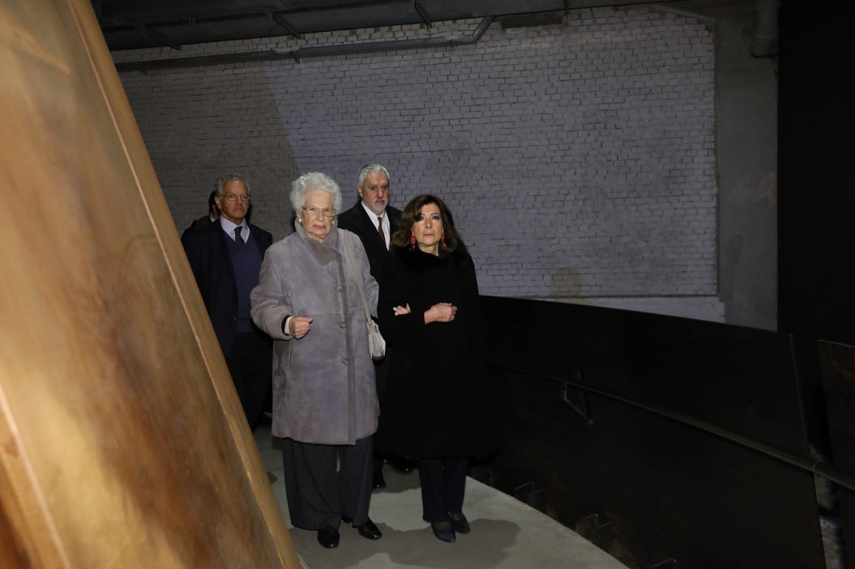 Il presidente del Senato, Maria Elisabetta Alberti Casellati (D), e la senatrice a vita Liliana Segre, durante la visita al Memoriale della Shoa, Milano, 06 Dicembre 2019.  ANSA / us Senato +++  ANSA PROVIDES ACCESS TO THIS HANDOUT PHOTO TO BE USED SOLELY TO ILLUSTRATE NEWS REPORTING OR COMMENTARY ON THE FACTS OR EVENTS DEPICTED IN THIS IMAGE; NO ARCHIVING; NO LICENSING  +++