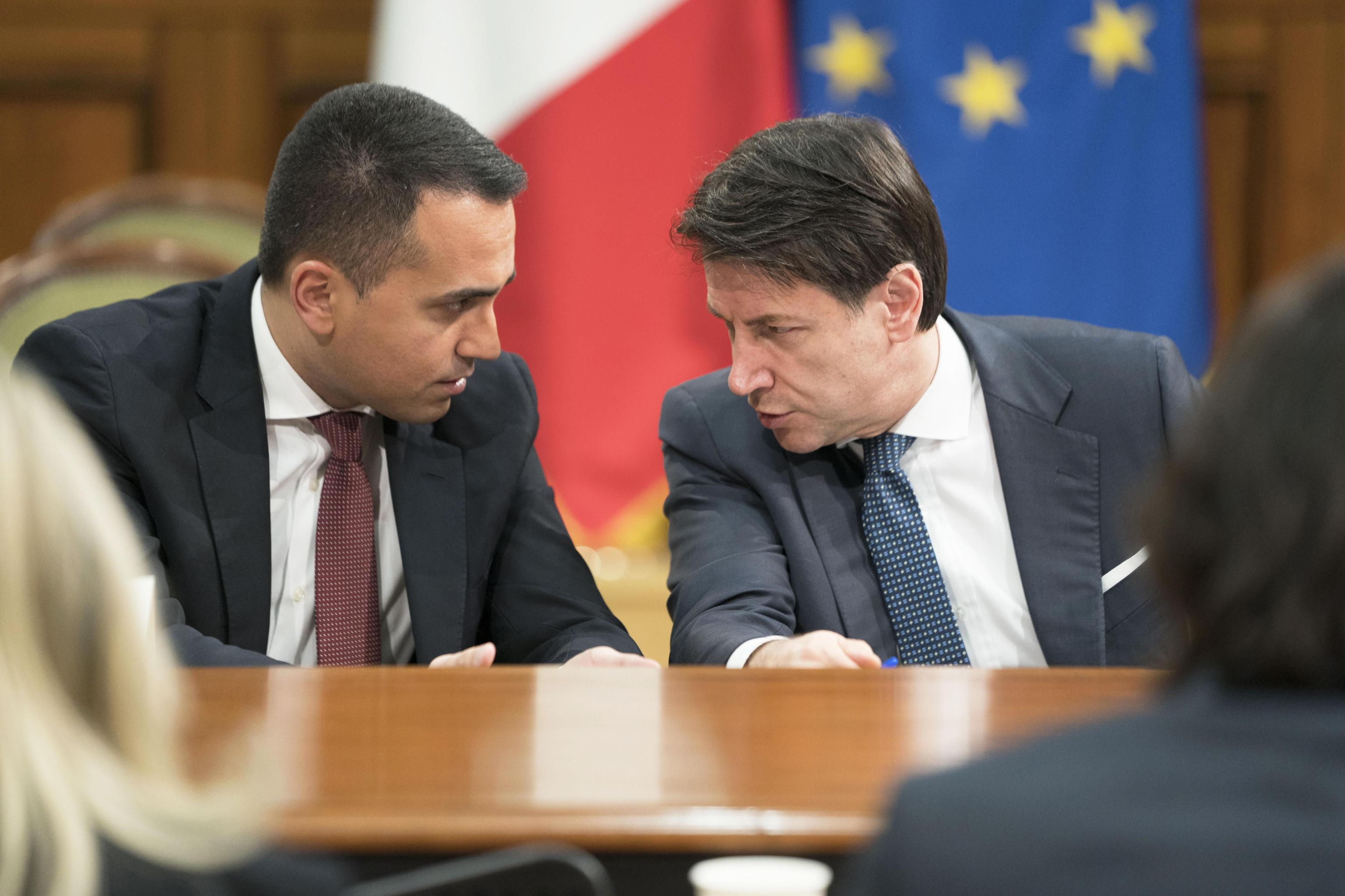 A Palazzo Chigi la riunione sulle crisi internazionali presieduta dal premier Giuseppe Conte a cui partecipano i capigruppo di maggioranza e di opposizione, i presidenti delle commissioni Esteri e Difesa di Camera e Senato e i ministri degli Esteri Luigi Di Maio, della Difesa Lorenzo Guerini, degli Interni Luciana Lamorgese e dei Rapporti con il Parlamento, Federico D'Incà, 14 gennaio 2020.
ANSA/UFFICIO STAMPA PALAZZO CHIGI/FILIPPO ATTILI
+++ ANSA PROVIDES ACCESS TO THIS HANDOUT PHOTO TO BE USED SOLELY TO ILLUSTRATE NEWS REPORTING OR COMMENTARY ON THE FACTS OR EVENTS DEPICTED IN THIS IMAGE; NO ARCHIVING; NO LICENSING +++