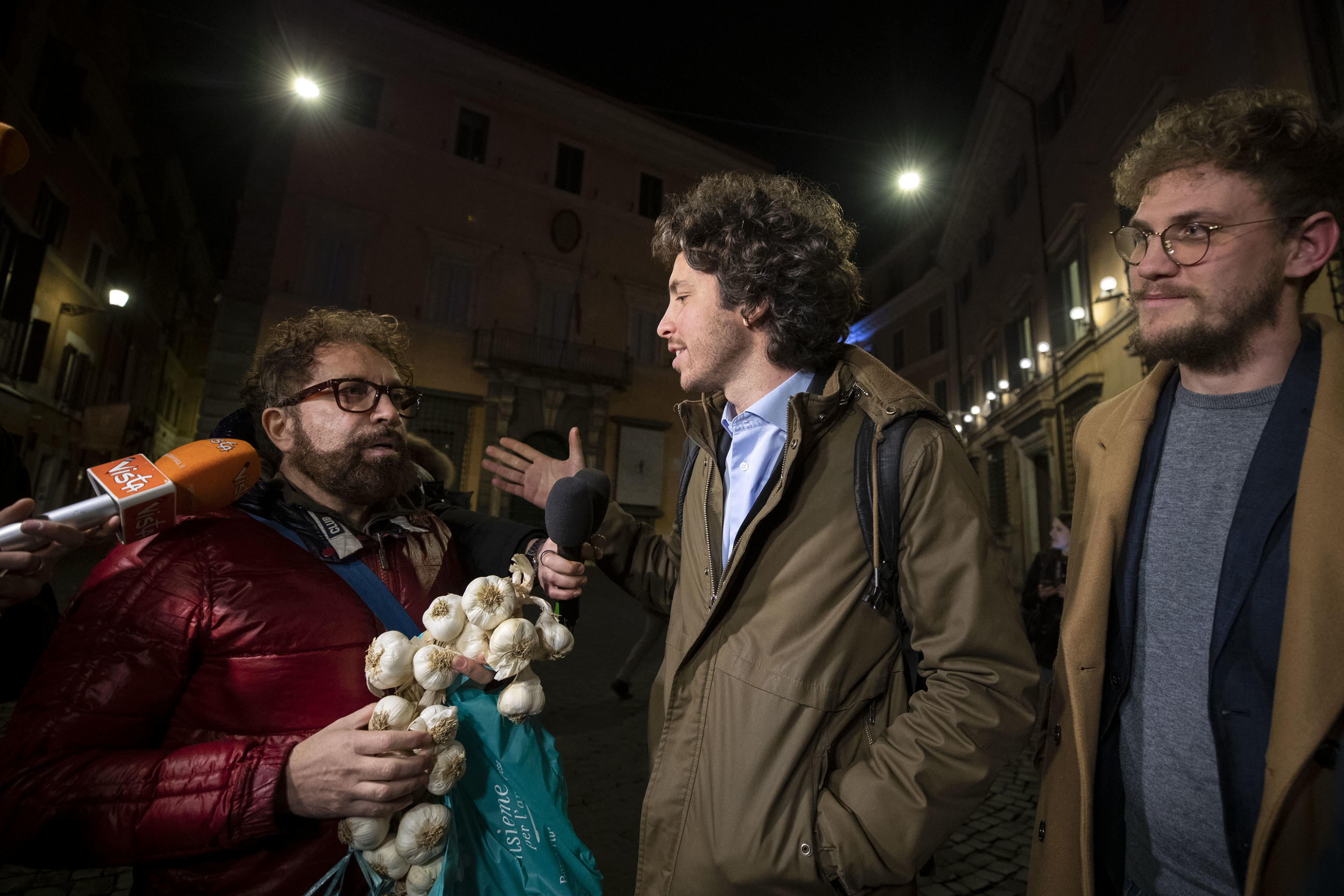 Mattia Santori, leader delle Sardine, risponde ai giornalisti dopo un incontro con il ministro Francesco Boccia, Roma, 12 febbario 2020.
ANSA/MASSIMO PERCOSSI