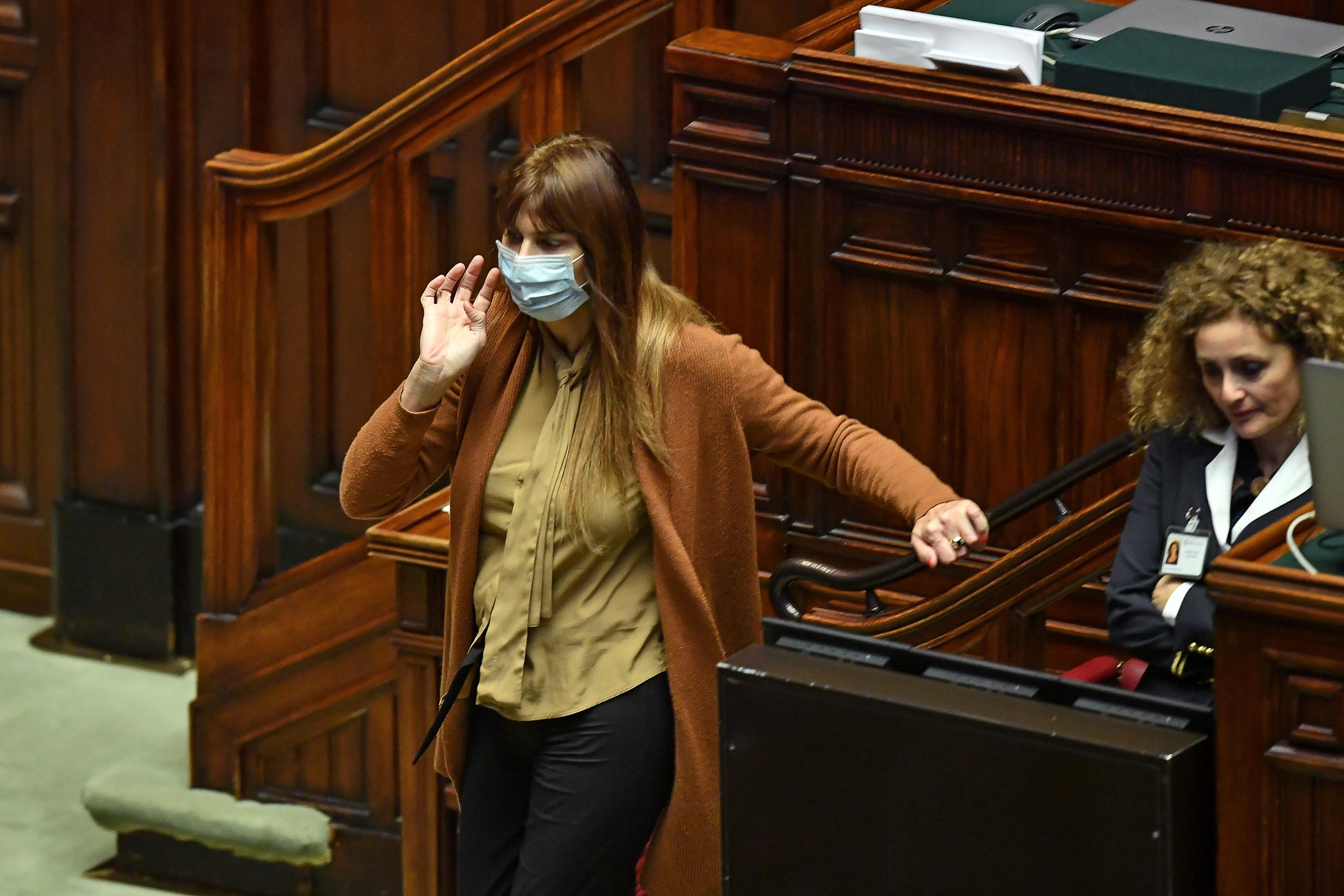 Maria Teresa Baldini (FdI) indossa una mascherina protettiva, in aula della Camera durante la discussione generale sul decreto-legge 30 dicembre 2019, recante modifiche urgenti alla disciplina delle intercettazioni, Roma, 24 febbraio 2020.
ANSA/ALESSANDRO DI MEO