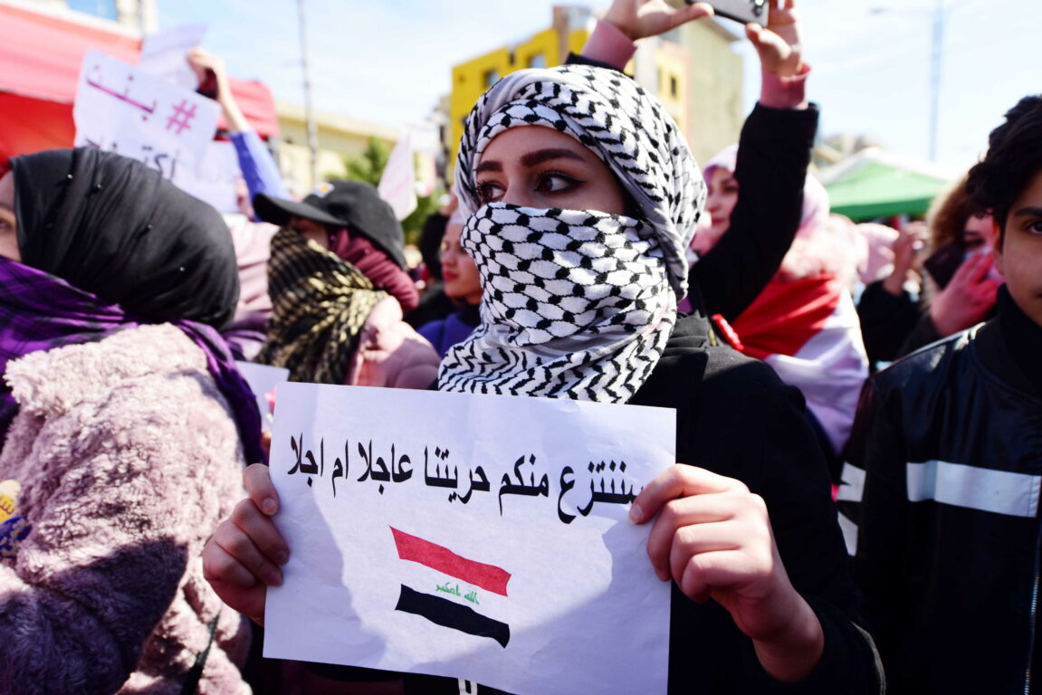 Iraq, una marea femminista scende in piazza contro i divieti di al Sadr -  Le foto - Open
