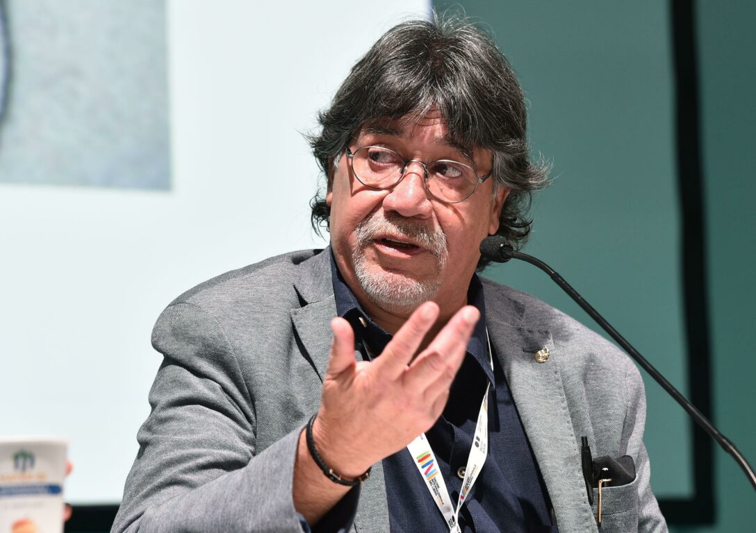 Coronavirus, lo scrittore cileno Luis Sepúlveda è stato contagiato. È  ricoverato in isolamento - Open
