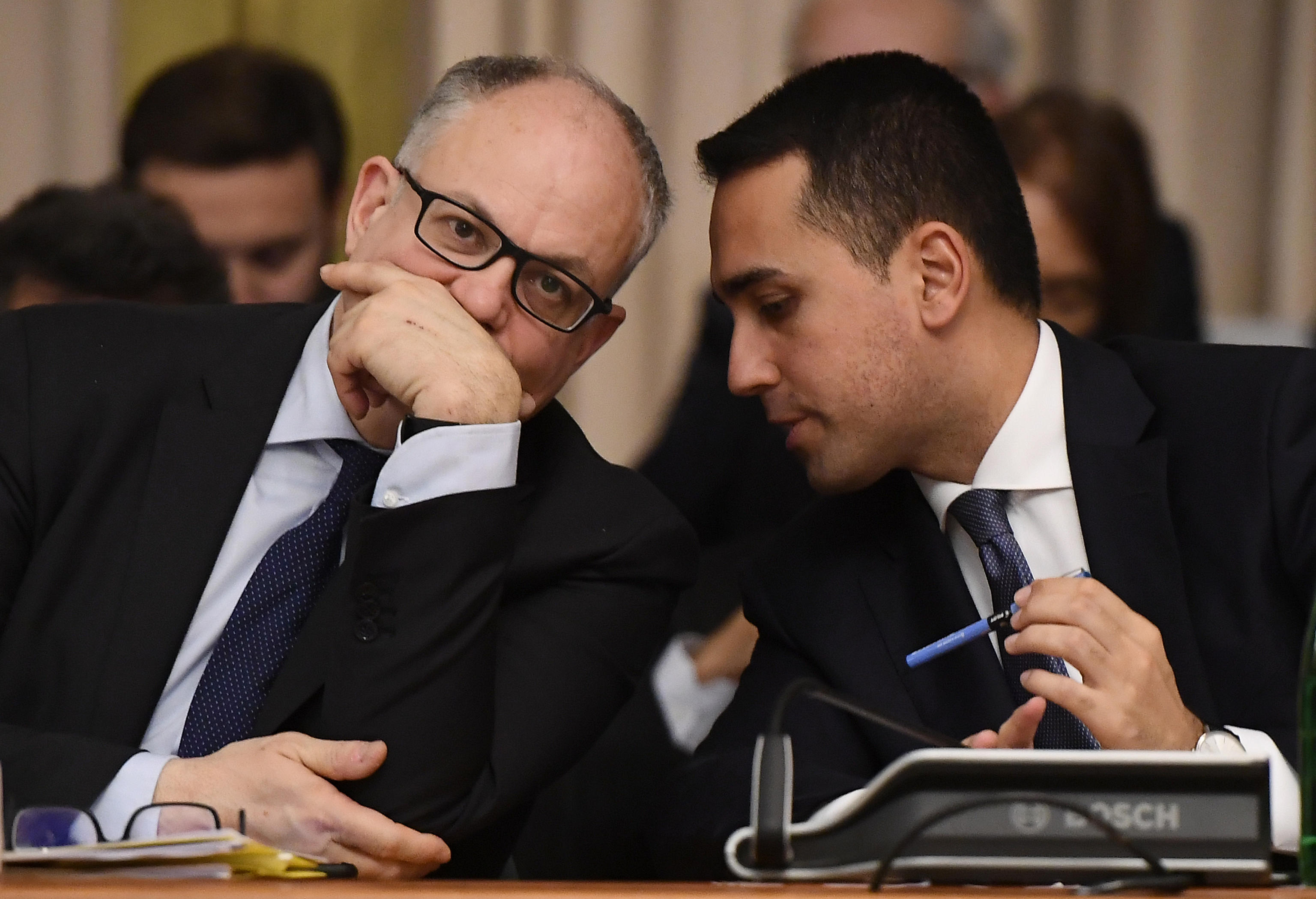 Il ministro degli Affari Esteri, Luigi Di Maio, con il ministro dell'Economia, Roberto Gualtieri (S), durante la presentazione del Piano Straordinario 2020 per la promozione del Made in Italy, Roma, 3 marzo 2020. ANSA/ETTORE FERRARI