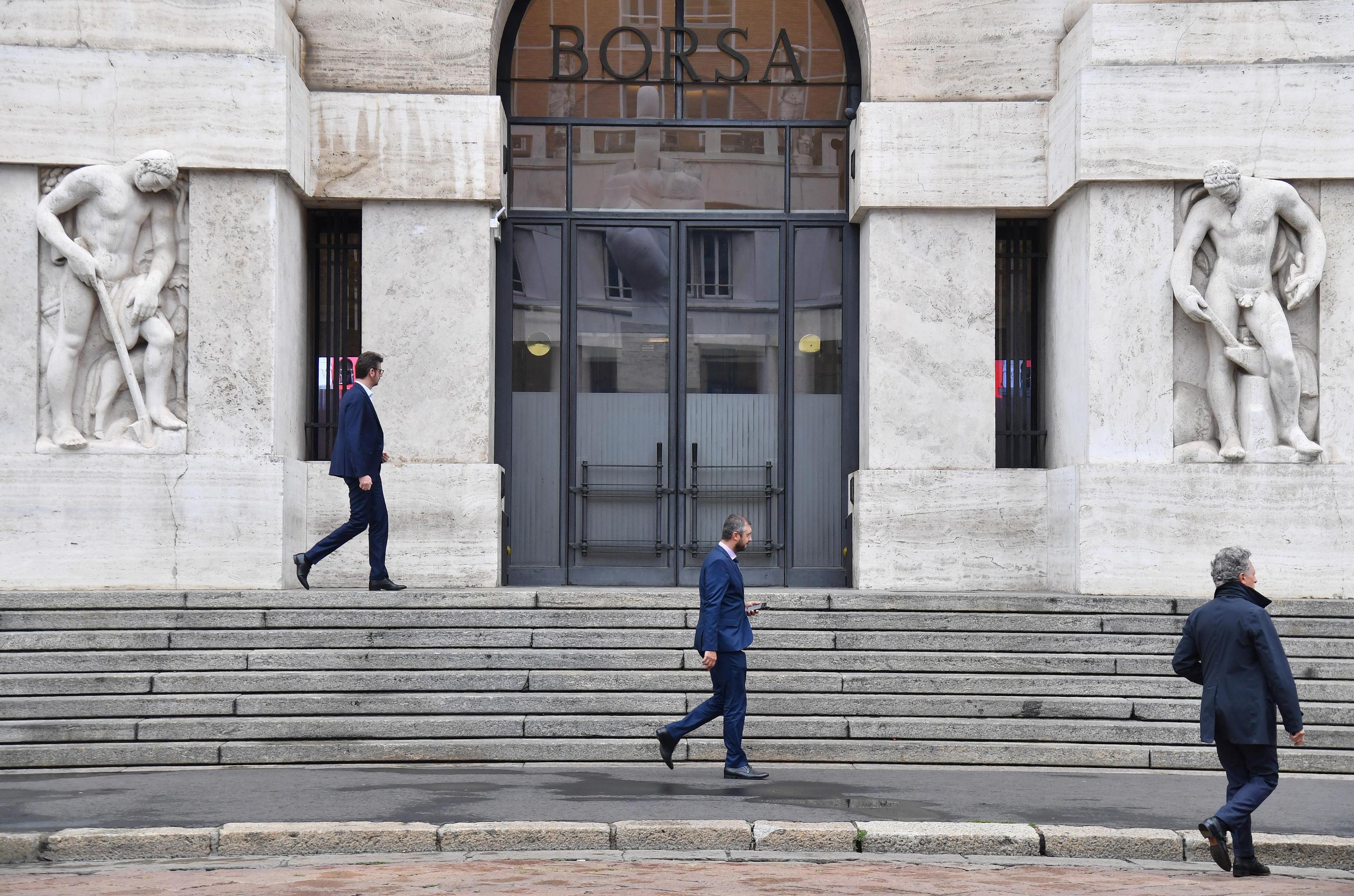Borse europee in calo, mercati spaventati dai titoli bancari. Deutsche bank crolla fino a 15% poi si stabilizza a 10% Borse europee in calo, mercati spaventati dai titoli bancari. Deutsche bank crolla fino a 15% poi si stabilizza a 10%