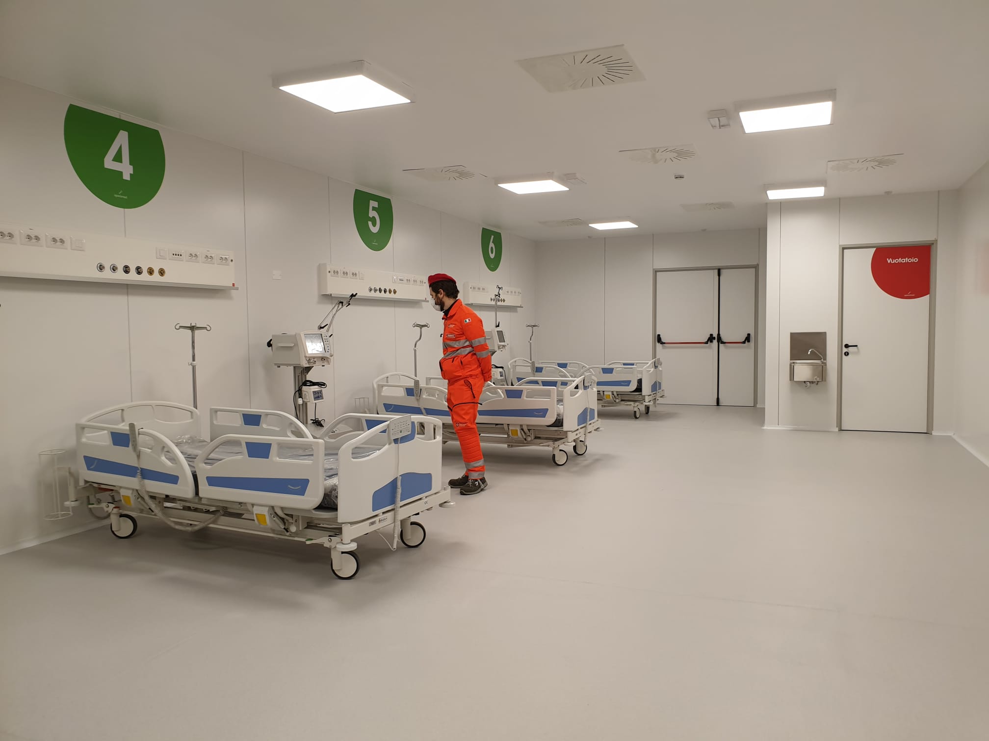 Coronavirus, ecco l’ospedale di Fiera Milano:  in settimana accoglierà i primi 24 pazienti in terapia intensiva – Il video