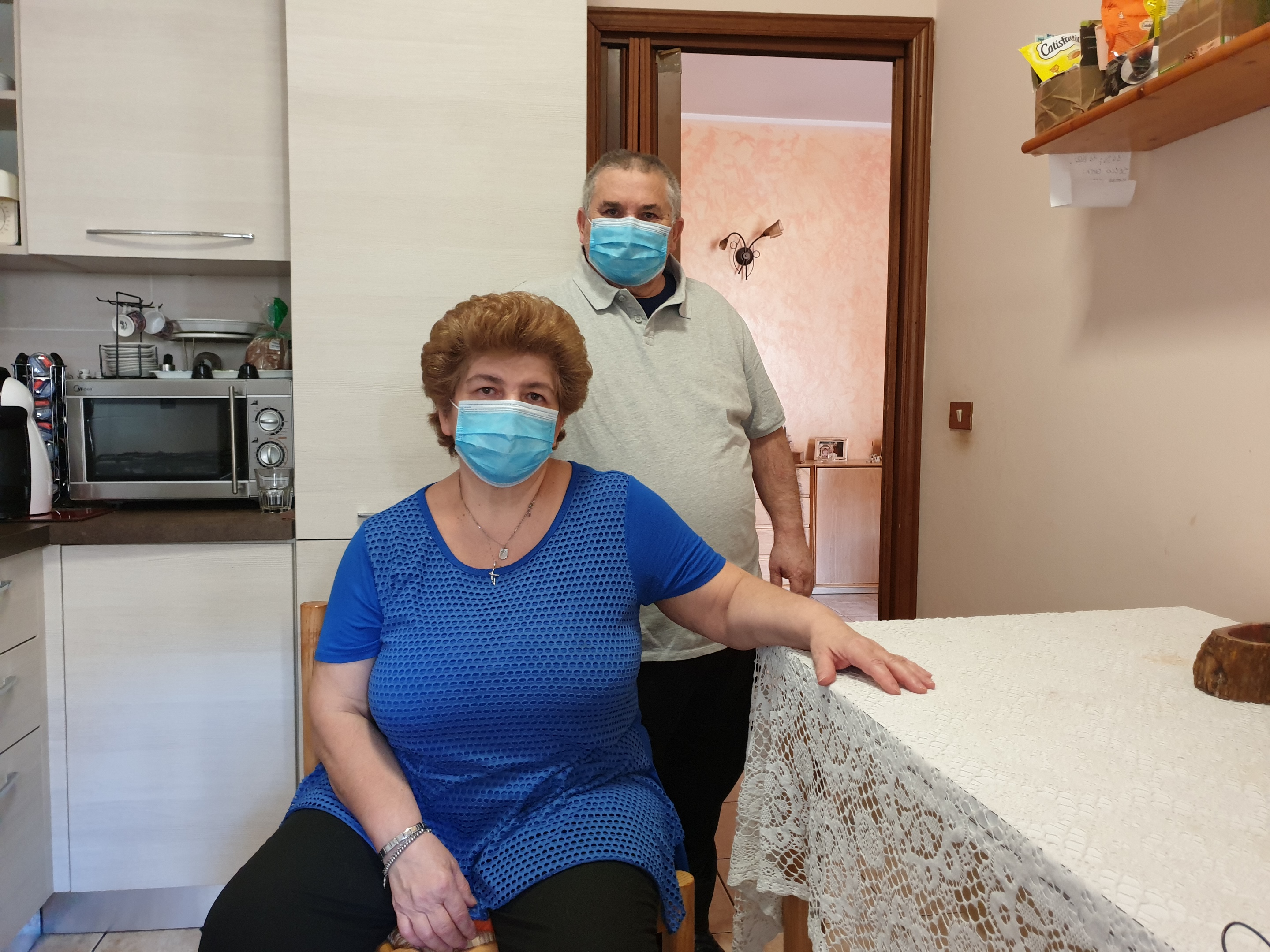 «Il mio medico dice che ho avuto il Coronavirus ma non ho fatto il test. E ora la mia famiglia torna a lavorare»  – Il video