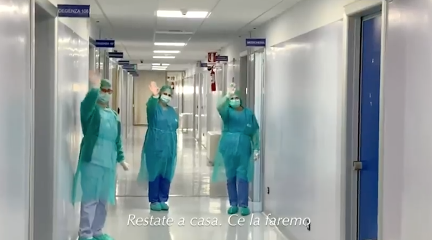Coronavirus, guarita una bimba di 2 anni e sua madre: «A chi non vede l’ora di uscire di casa: ce la faremo» – Video
