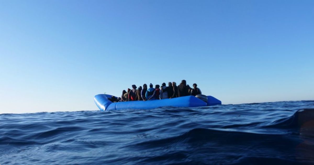 Tunisia, nuovo naufragio di un barcone stracolmo di migranti: «Almeno 5 morti annegati e 28 dispersi». Erano ...