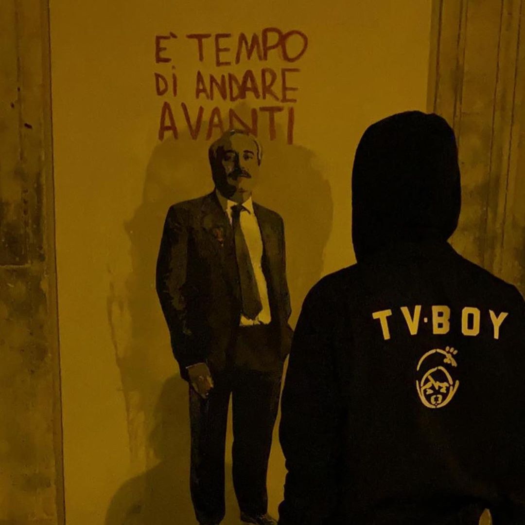 Strage di Capaci, Tvboy all’opera per omaggiare Falcone: «È tempo di andare avanti» – Il video