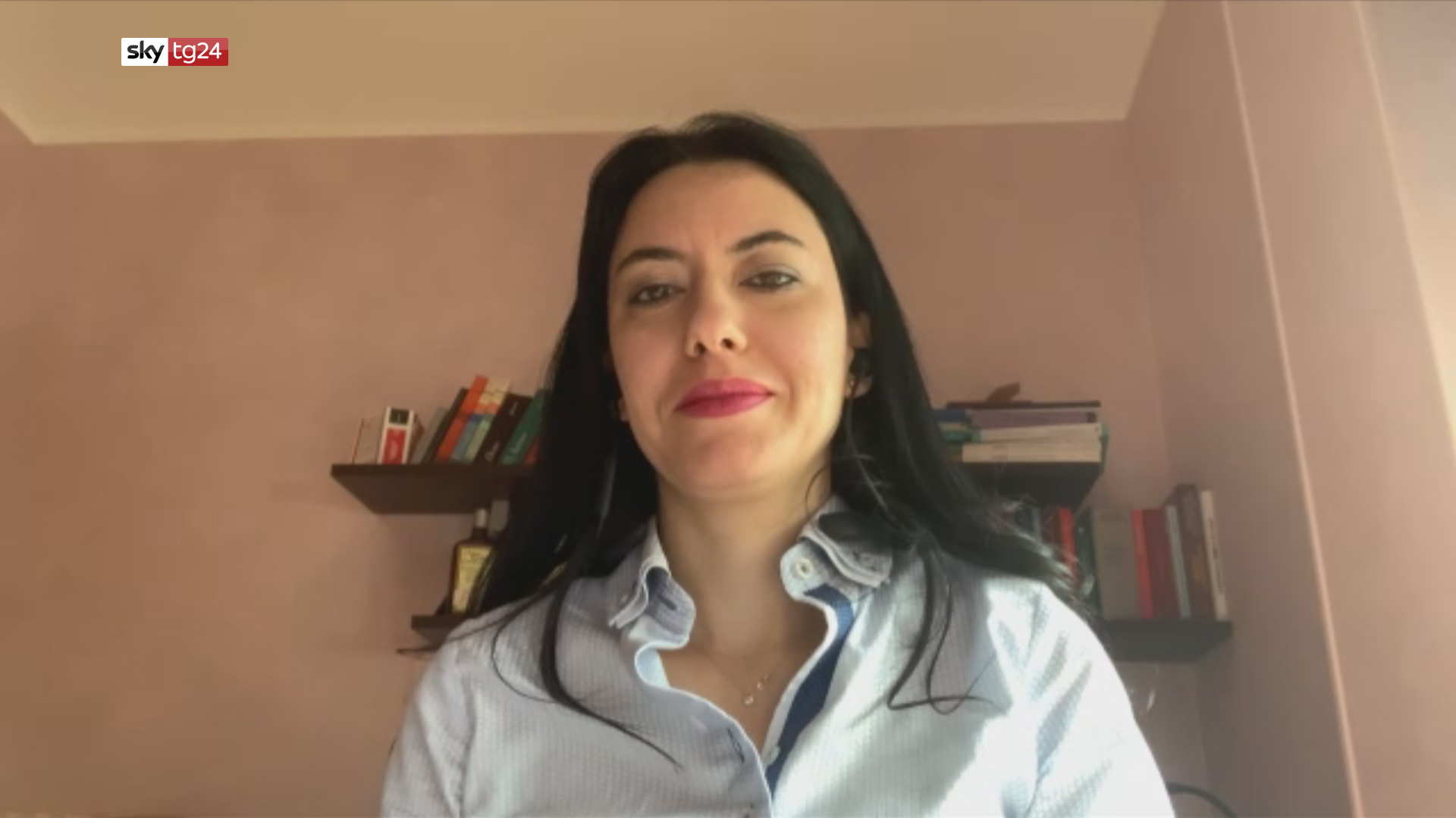 Coronavirus, Azzolina: «A settembre si torna a scuola, è un diritto». E propone lezioni metà in classe e metà a casa a rotazione