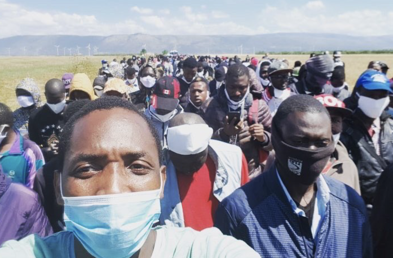 Scioperano “i clandestini”. Va avanti la protesta dei braccianti guidati da Aboubakar Soumahoro