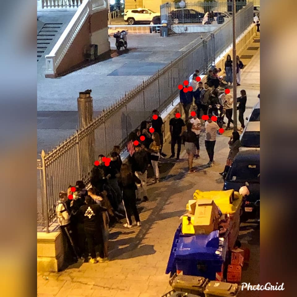 Fase 2, polemiche a Bari per la movida notturna. I residenti contro i ragazzi: «Assembrati senza mascherine»