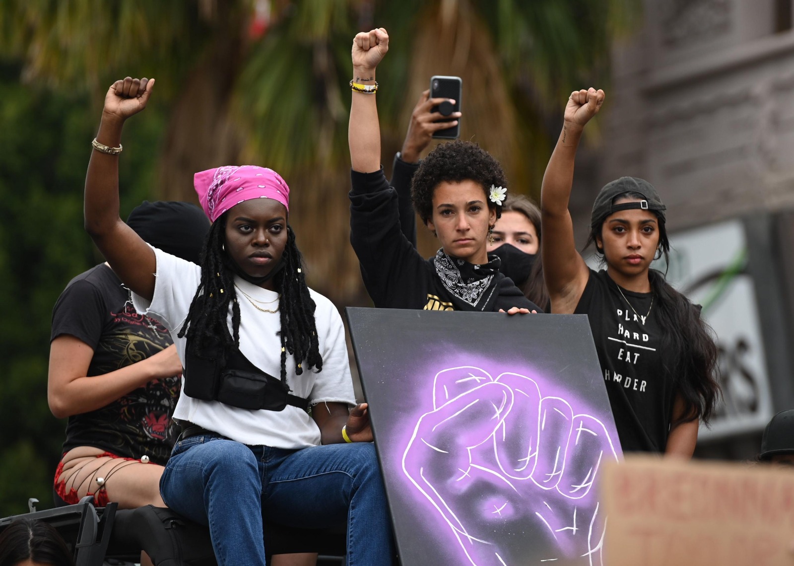 Un uomo spara contro la folla a Louisville durante le proteste per la morte di Breonna Taylor: un morto – Video