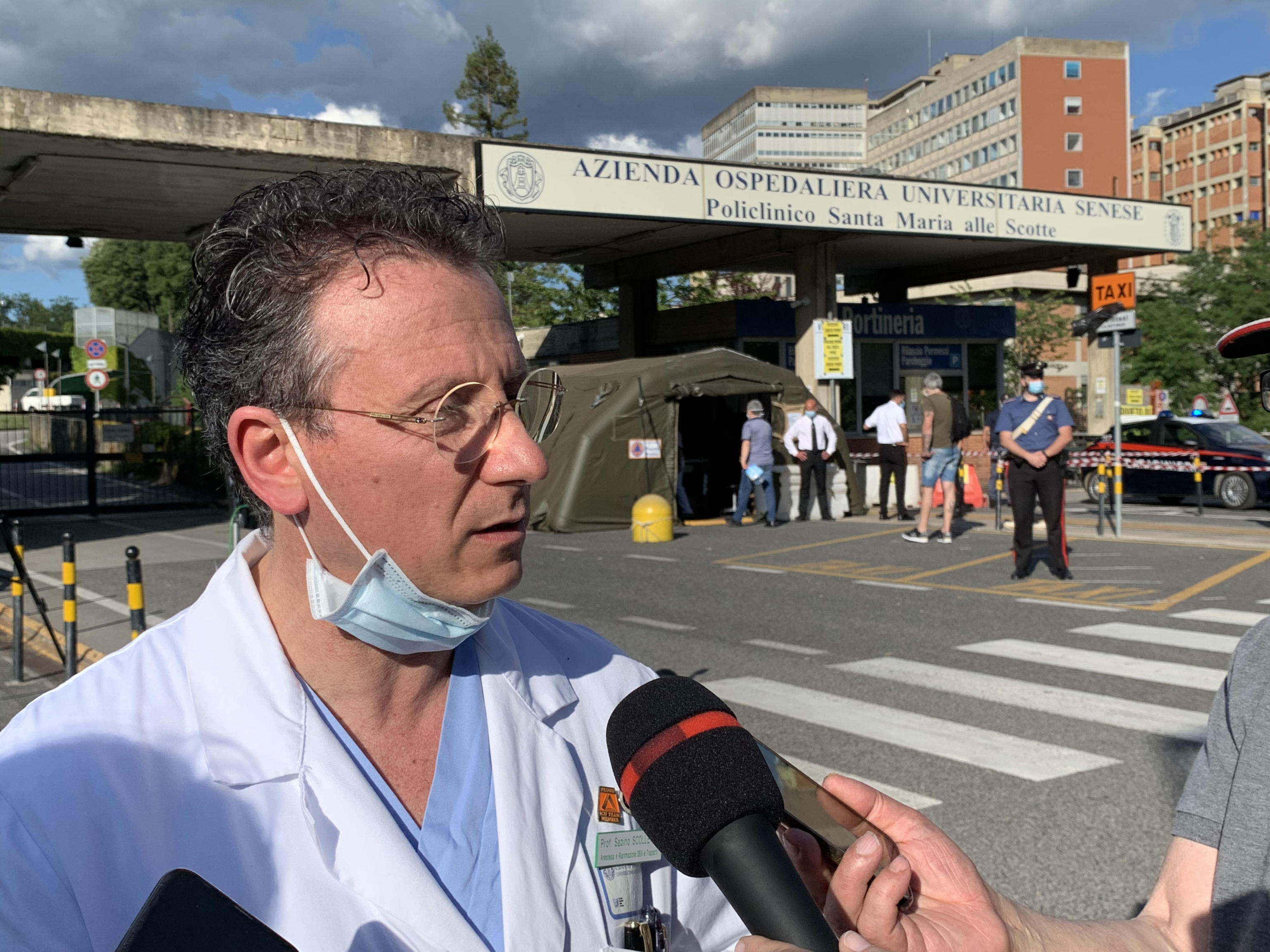 Il professor Sabino Scolletta, direttore del Dipartimento di Emergenza
Urgenza dell'ospedale di Siena, dove si trova ricoverato in gravi condizioni Alex Zanardi, 20 giugno 2020. ANSA