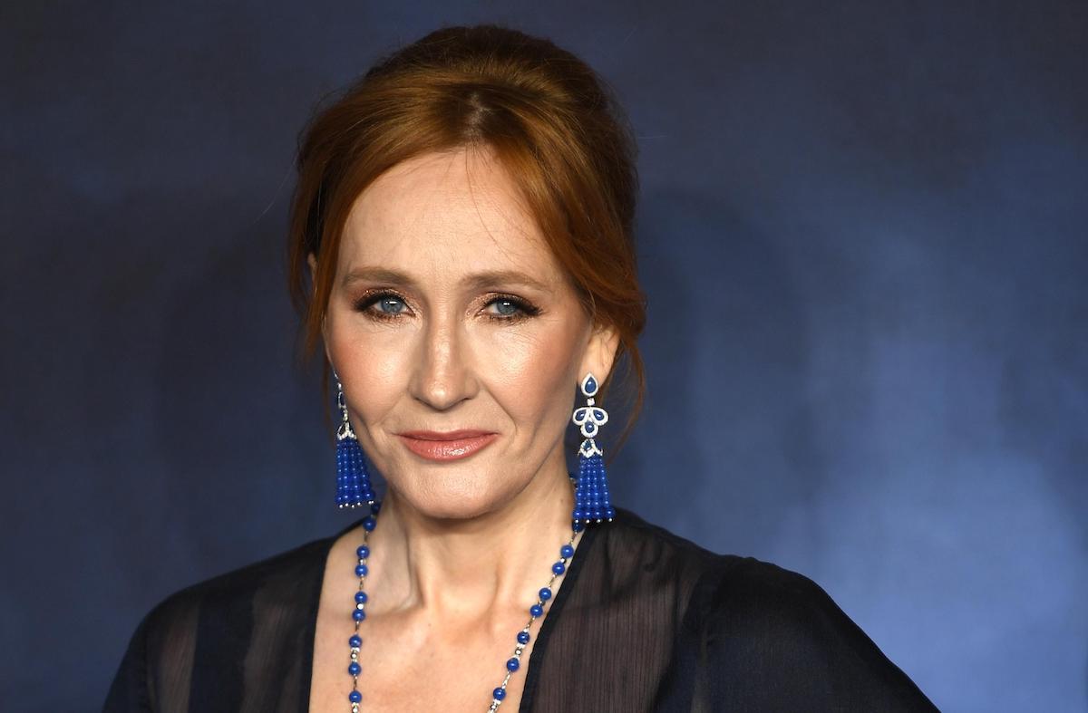 Campanha de JK Rowling contra a lei escocesa que pune a transfobia: 'Prenda-me'.  Resposta da polícia