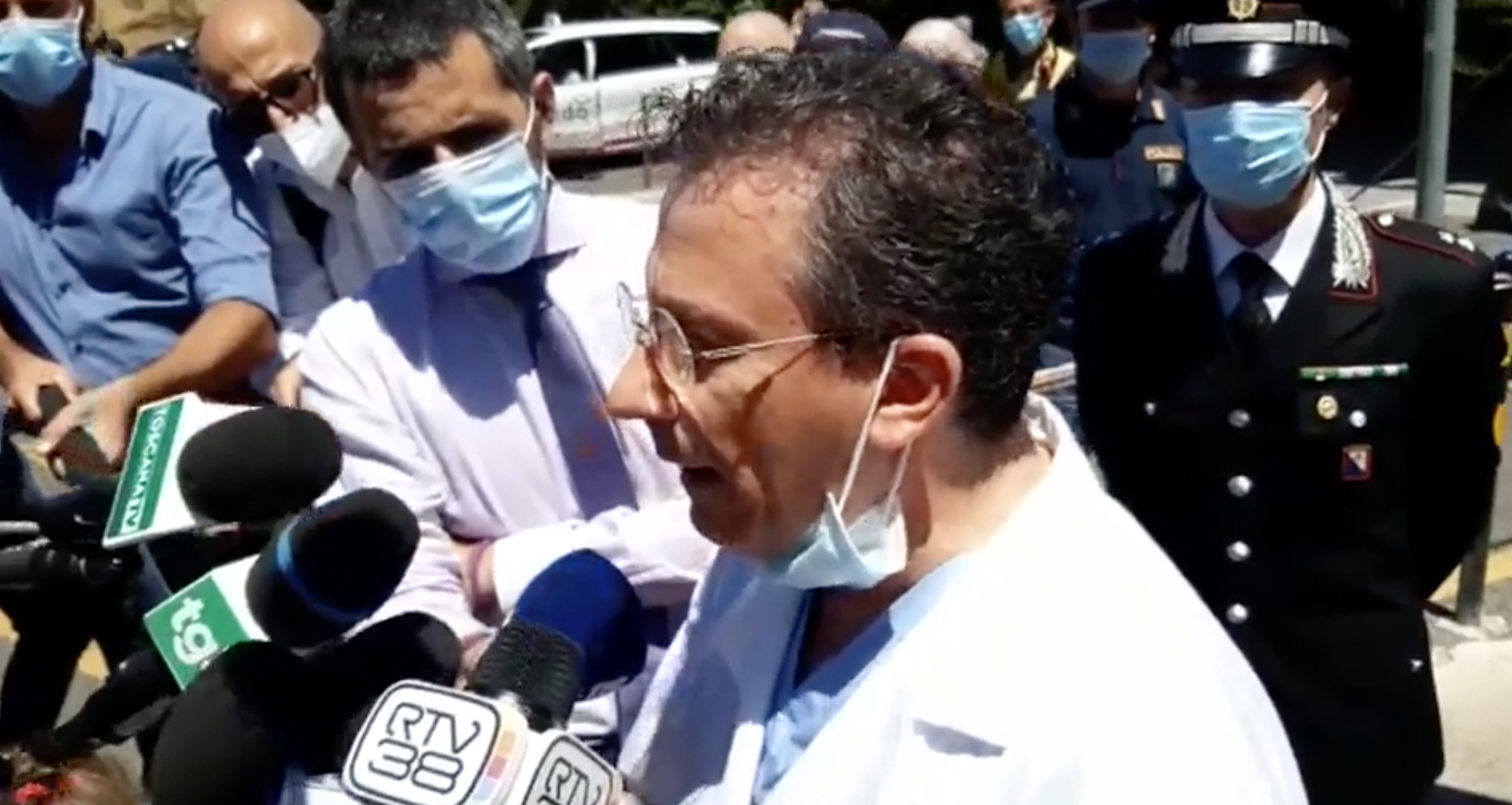 Il capo delle emergenze di Siena: «Segnali positivi dopo l’intervento: ora non è in pericolo di vita» – Il video