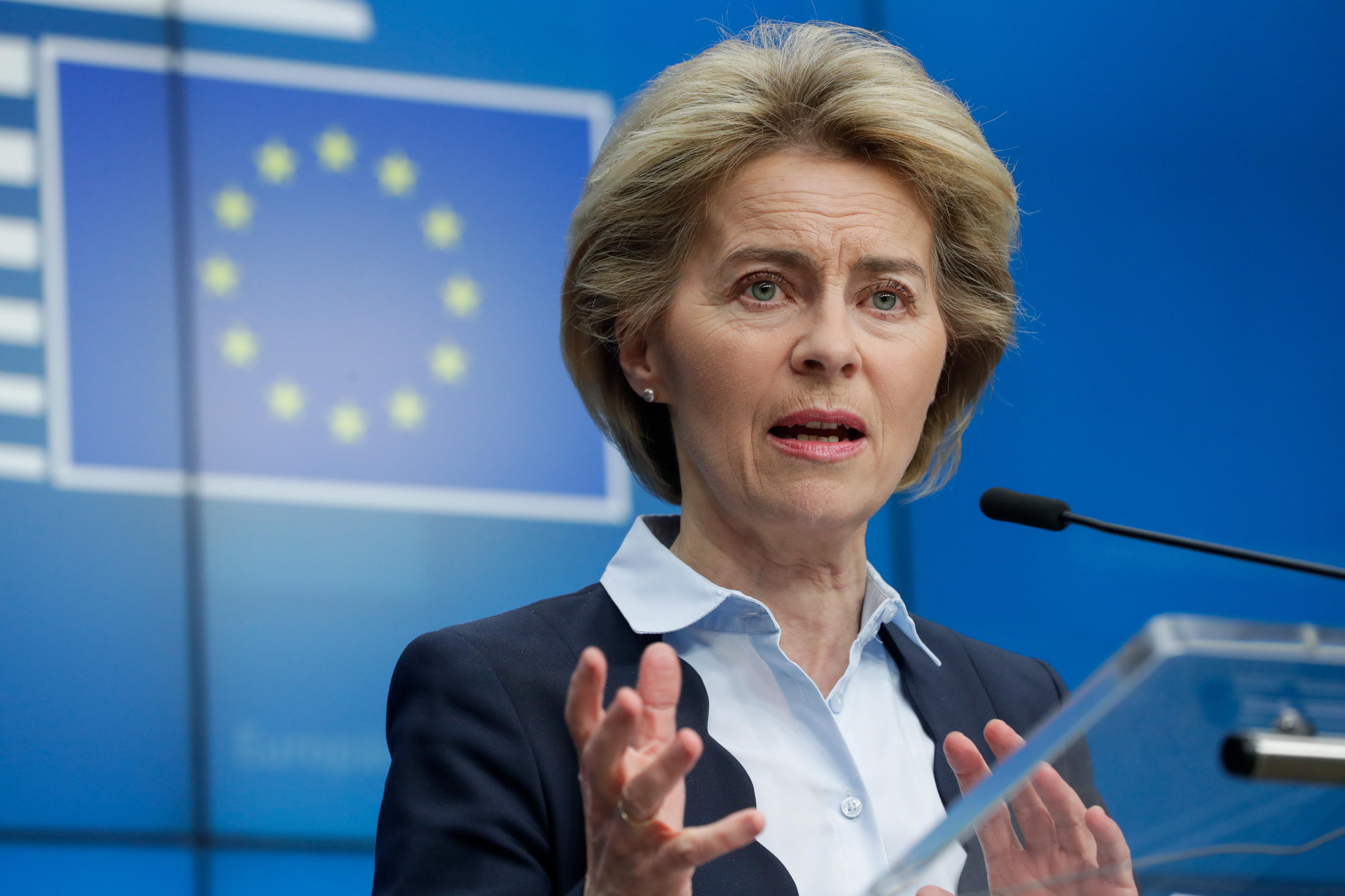 epa08284365 European Commission President Ursula Von Der Leyen gives a joint press conference with European Council President Charles Michel after a conference call with European leaders on Coronavirus, COVID-19, at the European Council, Brussels, Belgium, 10 March 2020.  EPA/STEPHANIE LECOCQ