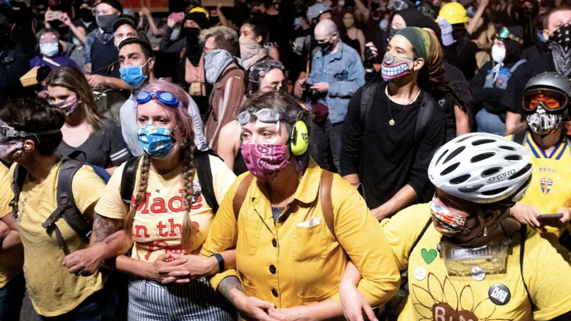 «Mani in alto, per favore non spararmi»: la ninna nanna della mamme di Black Lives Matter