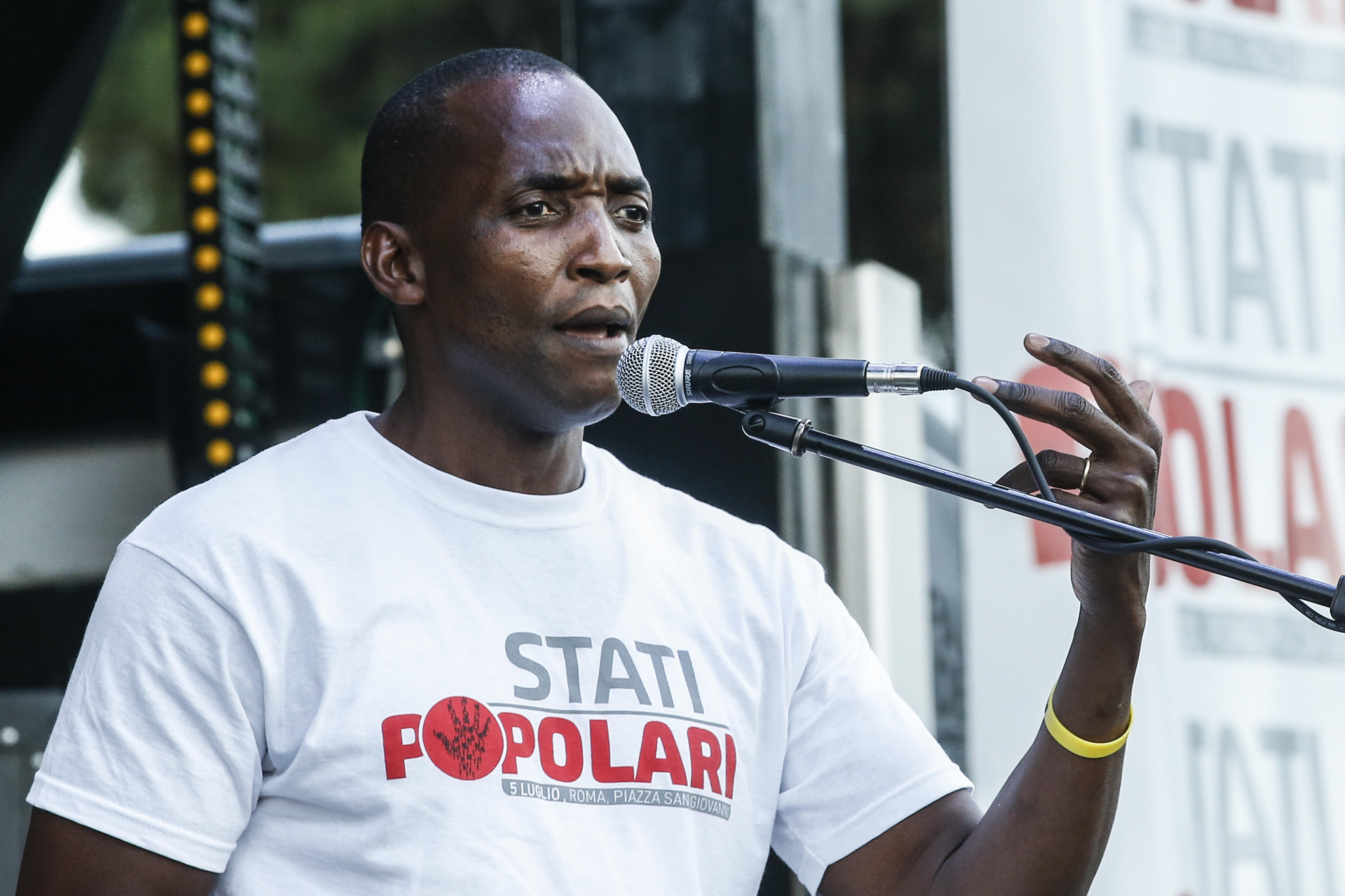 Il sindacalista Aboubakar Soumahoro agli ?Stati Popolari dei lavoratori ''invisibili'' piazza San Giovanni, Roma 5 luglio 2020. ANSA/FABIO FRUSTACI
