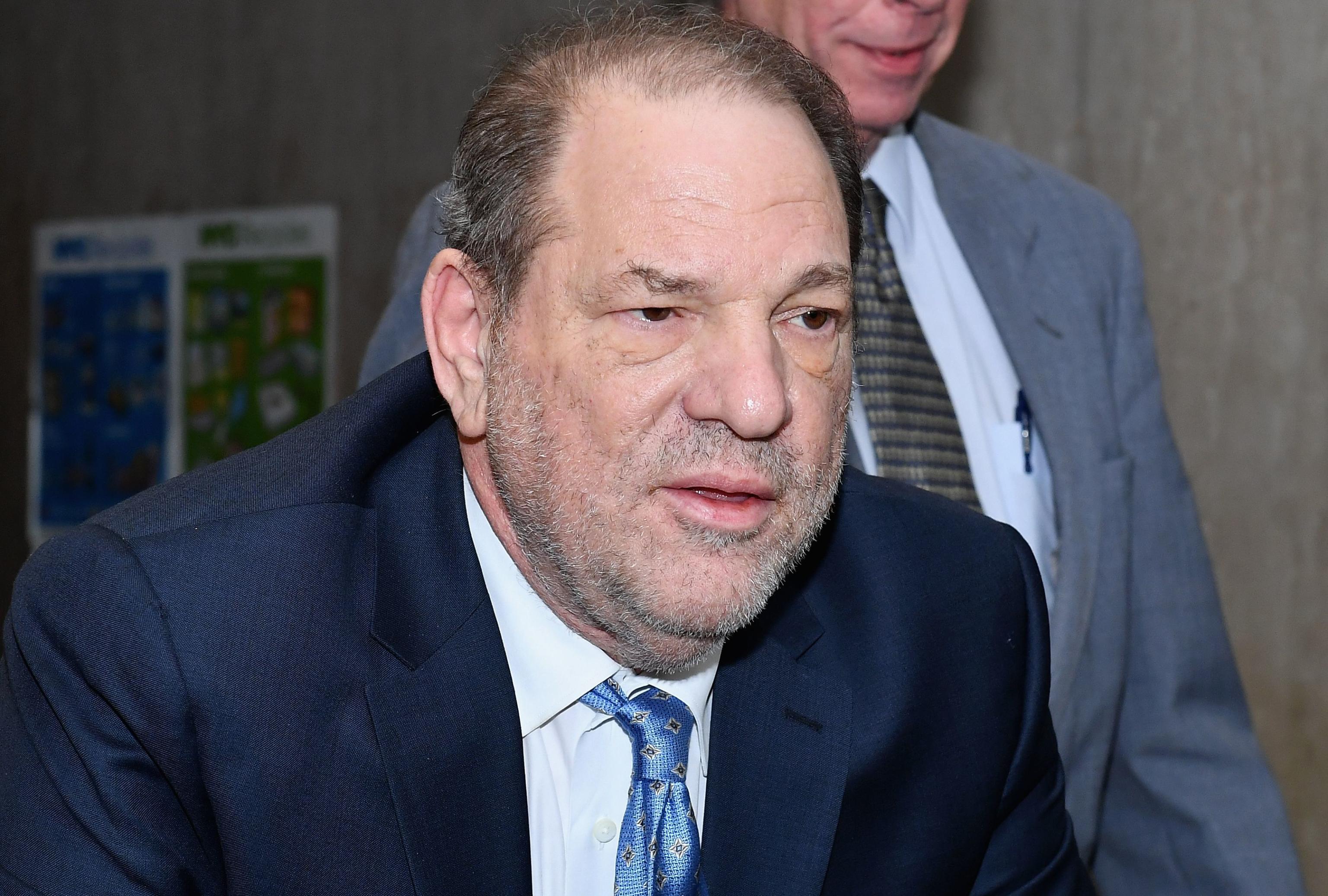 Un’altra attrice accusa Harvey Weinstein: «Si spogliò e abusò di me a New York nel 1995». E nei guai finisce pure la Disney